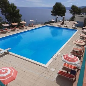 & Village Rais Gerbi Vakantiepark Pollina