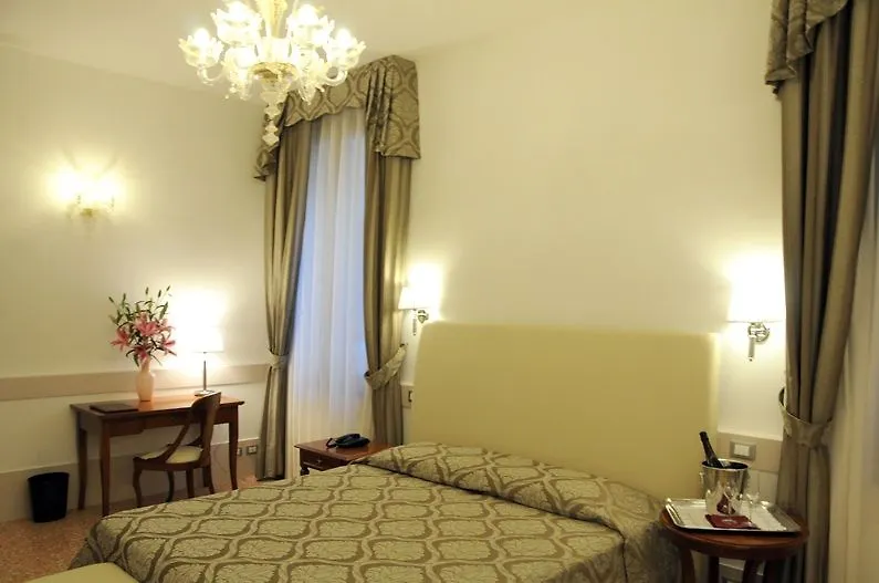 ***  Hotel Palazzo Vitturi Benátky Itálie
